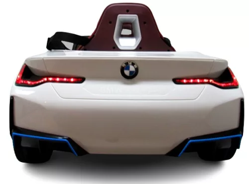 BMW i4 elektromos kisautó - fehér