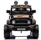 Terep szinű Toyota FJ Cruiser licencelt elektromos kisautó
