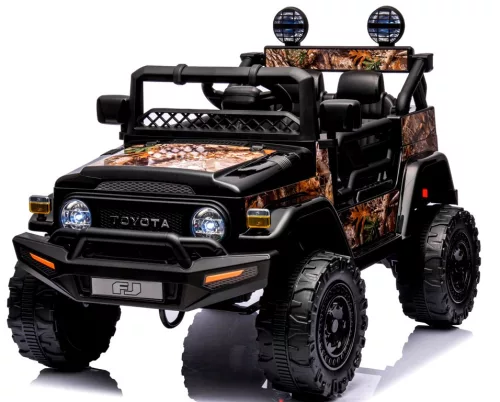 Terep szinű Toyota FJ Cruiser licencelt elektromos kisautó