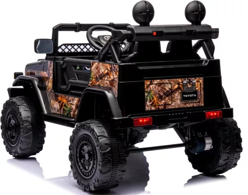 Terep szinű Toyota FJ Cruiser licencelt elektromos kisautó