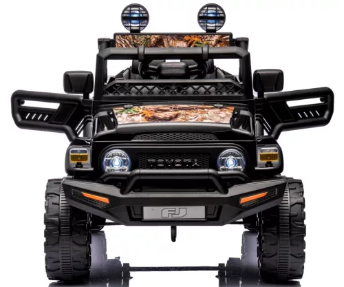 Terep szinű Toyota FJ Cruiser licencelt elektromos kisautó