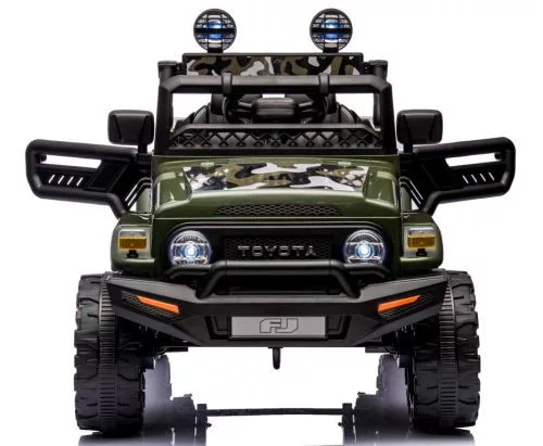 Zöld Toyota FJ Cruiser licencelt elektromos kisautó