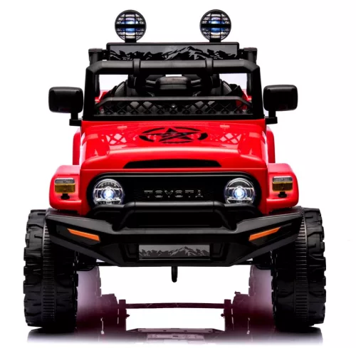 Piros Toyota FJ Cruiser licencelt elektromos kisautó